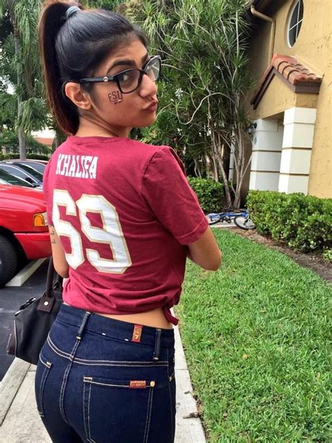 mia khalifa twerk|Mia Khalifa .